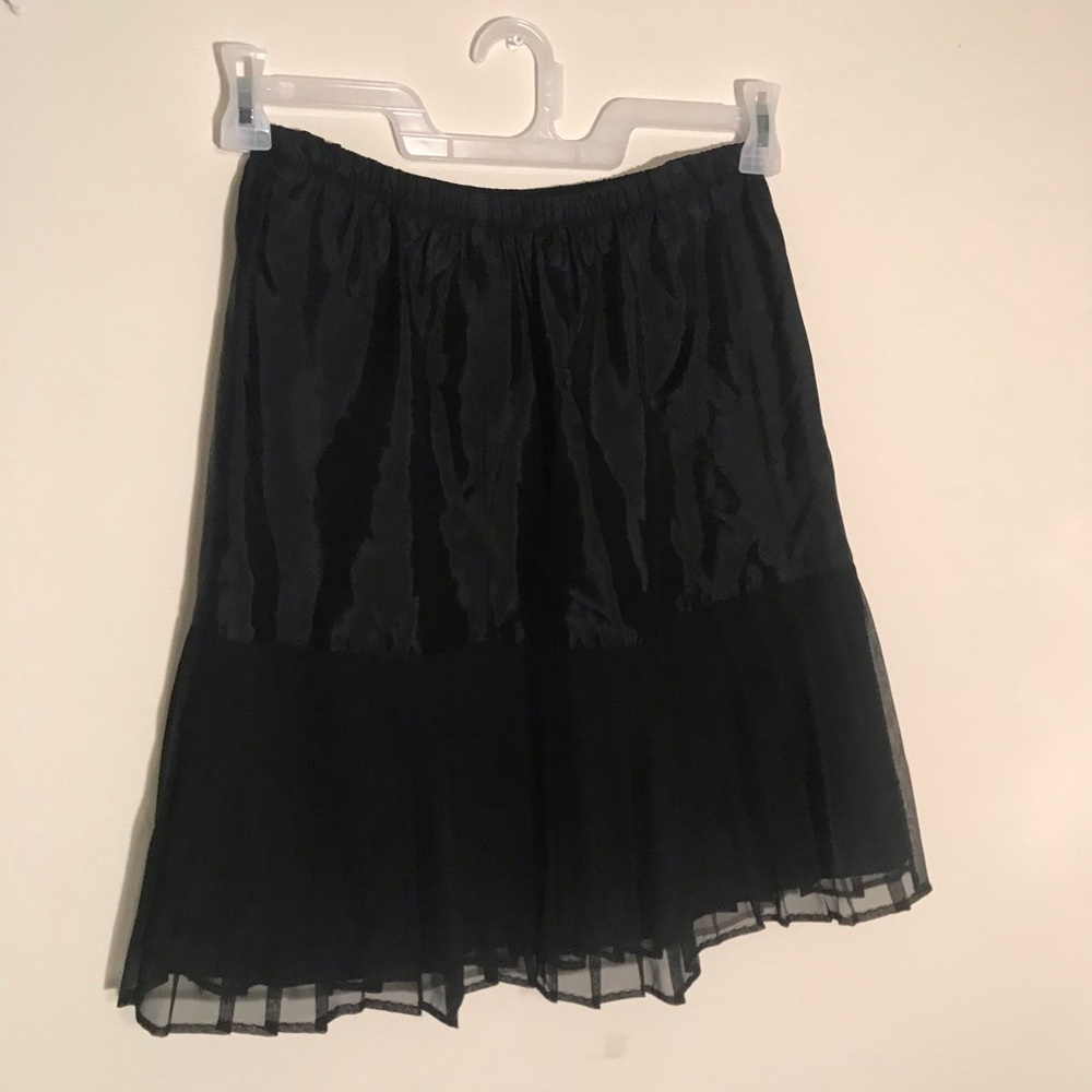 Black skirt with pleated edges size 9/10
